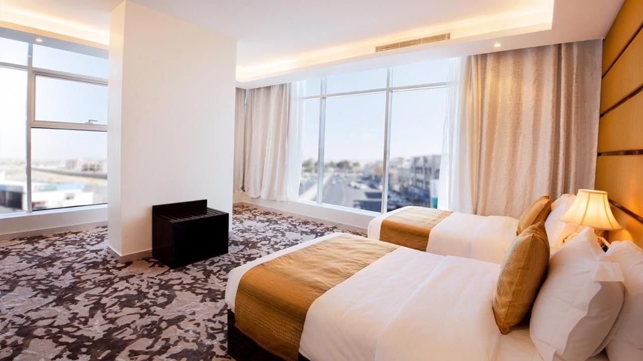 Golden Dream Hotel คามิสมูชาอิท ภายนอก รูปภาพ